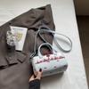 Bolsa de Mão Simples Versátil com Laço Estilo Coreano Moda Feminina 2025 Verão Nova Bolsa Cilíndrica Transversal de Alta Qualidade