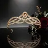 Coroa Fashion com Zircônias Acessórios Faixa de Cabeça Coroa Fabricante de Adereços de Cabeça Adereços de Cabeça para Noiva Casamento Combinação para Fotos Atacado