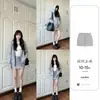 Atuendo casual de otoño para mujer: Chamarra tipo sudadera estilo coreano, un conjunto completo para mujeres petite con un ambiente relajado, conjunto de dos piezas de falda corta
