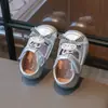 Otoño 2026 Nuevos Zapatos para Caminar de Bebé Versión Coreana Lindos Dibujos Animados Zapatos de Suela Suave para Niños y Niñas Zapatos de Cuero para Niños Pequeños
