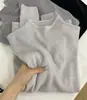 Camisa base de tricô macia e fofa com gola semimédia para outono e inverno, suéter simples de cor sólida, disponível para atacado