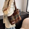 Bolso de hombro vintage a cuadros informal, nuevo estilo 2021, bolso de mujer sencillo y moderno, bolso tipo cubo para otoño e invierno.