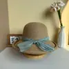 Chapéu de Palha Elegante Estilo Francês com Aba Larga e Forma Totalmente Curva, Chapéu de Palha Doce Estilo Coreano com Laço, Chapéu de Palha para Proteção Solar na Praia para Mulheres no Verão