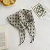 Bufanda Triangular de Cuadros Retro Coreana para Mujer 2026 Primavera Nueva Moda de Lunares Bufanda Fina Versátil para Cuello Venta al por Mayor