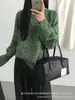 Nuevo suéter de estilo coreano, corte relajado, cuello redondo para mujer, perfecto para otoño e invierno, con un tejido suelto, grueso y suave, y un diseño simple y versátil que se puede combinar fácilmente con otros atuendos.