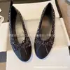 Versão de Luxo dos Sapatilhas de Ballet com Laço Xiaoxiangfeng para Mulheres, Novo Estilo 2025, Mocassins Planos Slip-On Color-Blocking