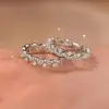 Anel de Zircônia com Renda Simples e Fashion para Mulheres, Design de Nicho, Anel Elegante para o Dedo Indicador, Luxo Leve, Sensação de Alta Qualidade, Joias para Atacado