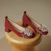 Sapatos de salto grosso bico quadrado femininos 2026 novo estilo Sapatos de casamento Xiuhe sapatos de noiva vermelhos para combinar com vestidos saltos altos com strass