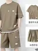 Conjunto esportivo de malha waffle para homens, conjunto de duas peças de verão com shorts e camiseta de manga curta para homens, um conjunto de roupas casuais estiloso para homens