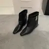 Botas Martin de Veludo Outono Inverno 2026 Bico Quadrado Retrô Botas de Cano Curto Nicho Feminino Salto Escondido Estilo Coreano Botas Emagrecedoras Novo Estilo