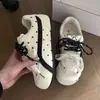 Estilo coreano design lactado macio padrão de estrela preto e branco sapatos de lona versáteis femininos 2026 verão novo sapatos de pão estilosos