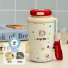 Nova caneca térmica e que mantém o frio, design de maçã arco-íris com ponto vermelho, um presente para meninas, portátil para uso ao ar livre, caneca de café estilosa para estudantes