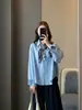 100% algodão! Camisa básica minimalista de mangas compridas com caimento solto combinada com um top de lenço de seda estampado de alta qualidade.
