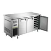 Mesa de trabajo refrigerada con enchufe, tres puertas, personalizada, mesa de operación horizontal para conservación de alimentos frescos, congelador y gabinete de refrigeración comerciales de acero inoxidable