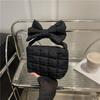 Diseño de Nicho Lazo 2026 Otoño Nuevo Acolchado de Algodón Estilo Nube Lindo Femenino Moderno Versátil Moda Bolso de Mano