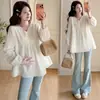 Desgaste de maternidade: Top Babydoll Bordado Fresco e Simples com Decote em V Que Cobre a Barriga, Novo Top Maternidade Primavera 2026
