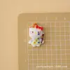 Accesorios de resina para manualidades de dibujos animados, incluyendo artículos con temática de gatos, pegamento color crema, pinzas para el cabello, fundas para teléfonos, dijes para zapatos, llaveros y colgantes