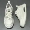 Sapatos Esportivos Casuais de Novo Estilo, Respiráveis, com Solado Grosso, Aumentadores de Altura, Leves, de Espuma, com Solado Macio, Sapatos da Moda com Couro de Vaca, Sapatos Brancos de Primavera