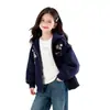 Abrigo para Niñas Otoño 2026 Nuevo Conjunto de Otoño Estilo Dulce y Fresco para Niñas Pequeñas Chaqueta con Capucha y Cremallera Ropa de Exterior para Niños