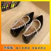 Zapatos de Ballet Planos de Moda Versátiles para Mujer, Nuevos de Verano 2025, Puntiagudos, Tacón Oculto, con Tachuelas, Correa Única, Charol