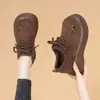 Mocassins redondos populares retrô europeus e americanos para mulheres, novo estilo outono 2026, com cadarço, sola grossa, confortáveis, fazem os pés parecerem menores, sapatos femininos estilo Birkenstock