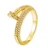 Anel de Diamante Micro-Incrustado em Forma de Unha, Novo Modelo Quente de Vendas Transfronteiriças, Não Desbota, Material de Cobre de Luxo Leve, Estilo Simples e Único