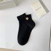 Calcetines cortos de mujer, calcetines náuticos con oso, calcetines de algodón blanco y negro bordados para primavera y verano, fabricantes mayoristas