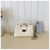 2026 Nova Bolsa Estilo Temperamento Fashionable Luxo Leve Bolsa Transversal Bolsa de Mão Versátil Coreana Pequena Bolsa de Ombro Estilo Chanel