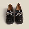 Mocassins femininos de sola grossa para primavera e outono, slip-on para usar com vestido, estilo britânico, sapatos de couro, laço, sapatos casuais de peça única