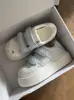 Zapatillas blancas para niñas, adecuadas para combinar con faldas, nuevas zapatillas casuales versátiles de verano 2026, mocasines, zapatillas súper estilosas