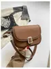 Bolso cruzado para mujer estilo nuevo versión coreana diseño de nicho bolso cuadrado pequeño retro para el trabajo y el trayecto diario bolso de un solo hombro bolso cruzado casual moderno
