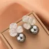 Pendientes de Imitación de Perla en Forma de Trébol de Alta Calidad para Mujer, Pendientes Brillantes de Moda y Exquisitos, Estilo de Lujo Ligero, Accesorios para Orejas de Gama Alta Estilo Chanel