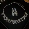 Conjunto de Brincos e Colar de Diamante Super Brilhante Estilo Palácio Francês, Design de Colar Corrente Clavicular de Luxo Leve e de Alta Qualidade, Design de Nicho