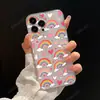 El más vendido de AliExpress: una pantalla llena de lindas nubes de arcoíris y diseños de corazones, una funda de teléfono transparente única y elegante para iPhone 18 Pro Max