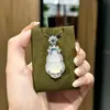Collar para mujer con colgante bañado en plata con figura de Buda de calcedonia blanco hielo, diseños de hoja y calabaza, ágata y jade de Maitreya