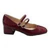 Zapatos de tacón grueso estilo francés de nicho para mujer, nuevos zapatos Mary Jane de punta cuadrada rojos para primavera y otoño 2023 para combinar con faldas
