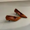 Tres Alturas~Nuevos Tacones Altos Retro de Gamuza Puntiagudos con Corte en V para Mujer, Zapatos de Salón Versátiles para el Trabajo, Estilizados, de Boca Baja, con Temperamento