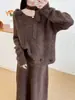 Conjunto de Tricô Estilo Temperamento Suave 2026 Outono/Inverno Nova Chegada Suéter Pulôver com Flor 3D e Conjunto de Saia Duas Peças para Mulheres