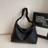 Bolsa de Grande Capacidade para Comércio Exterior para Mulheres 2025 Novo Outono e Inverno Textura Retro Nicho Bolinho Versátil para o Dia a Dia Bolsa de Ombro