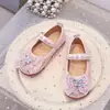 Zapatos Pequeños de Cuero de Moda de Color Liso para Niñas 2026 Otoño Primavera Nuevo Estilo Mariposa con Pedrería Perla Princesa Zapatos de Cuero Individuales