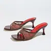 Sandálias de Salto Alto de Verão Femininas para Comércio Transfronteiriço, Sapatos Elegantes com Salto Kitten Baixo, Bico Quadrado, Renda e Malha, Chinelos com Salto Taça de Vinho
