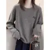 Blusa feminina moderna e versátil de fleece escovado com mangas compridas, quente e espessa, perfeita como camada base para o início do outono