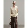 Fotos reales de la nueva colección de otoño 2026: Suéter tejido casual estilo francés, de corte holgado, con diseño calado, cordón ajustable, cuello en V y fruncido en la cintura para mujer