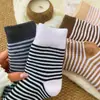 Nuevos calcetines cálidos con forro de felpa engrosada para otoño e invierno, calcetines a rayas que son amigables con la piel, calcetines de piso para maternidad, calcetines cálidos y que generan calor