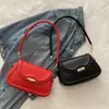 Bolsa de Ombro Estilosa Francesa de Alta Qualidade para Mulheres 2025 Nova Versátil e Exquisita Bolsa de Ombro Retrô