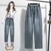 Foto real de pantalones vaqueros de pierna ancha estilo americano para mujer, adelgazantes, holgados, con caída, temporada de primavera, talla grande, tiro alto, dobladillo curvo, pantalones largos hasta el suelo