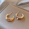 Aretes de tachuela con forma de C Perla Dorada Plata 925 diseño de nicho femenino lujo ligero de alta calidad personalidad versátil nueva joya para la oreja