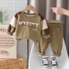 Traje para Niños para Primavera y Otoño 2026 Nuevo Elegante Sudadera de Bloques de Color para Niños Conjunto de Dos Piezas para Otoño Ropa para Bebés Primavera y Otoño