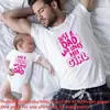 Solo una chica que ama a su papá camiseta con estampado de letras color rojo rosa para padres
