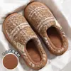 Pantuflas de algodón con suela gruesa para hombre, nuevo estilo otoño/invierno 2026, antideslizantes, resistentes al olor, cálidas y esponjosas, adecuadas para uso en casa
